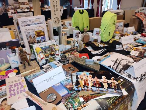 ИЗЛОЖБА СУВЕНИРА И ШТАМПАНОГ ТУРИСТИЧКОГ МАТЕРИЈАЛА