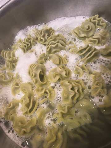 Посна тестенина са спанаћем и белим луком